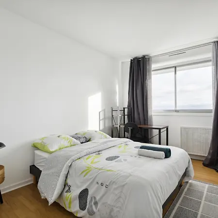 Chic And Spacious Apart With Parking * Bois-Colombes