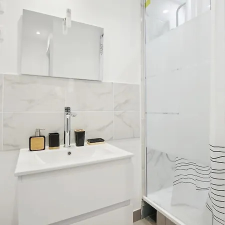 Chic And Spacious Apart With Parking Apartmán *