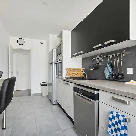 Chic And Spacious Apart With Parking Bois-Colombes