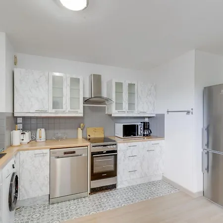 Apartman Chic And Spacious With Parking
