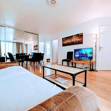 Chic And Spacious With Parking Apartman Saint-Germain-en-Laye